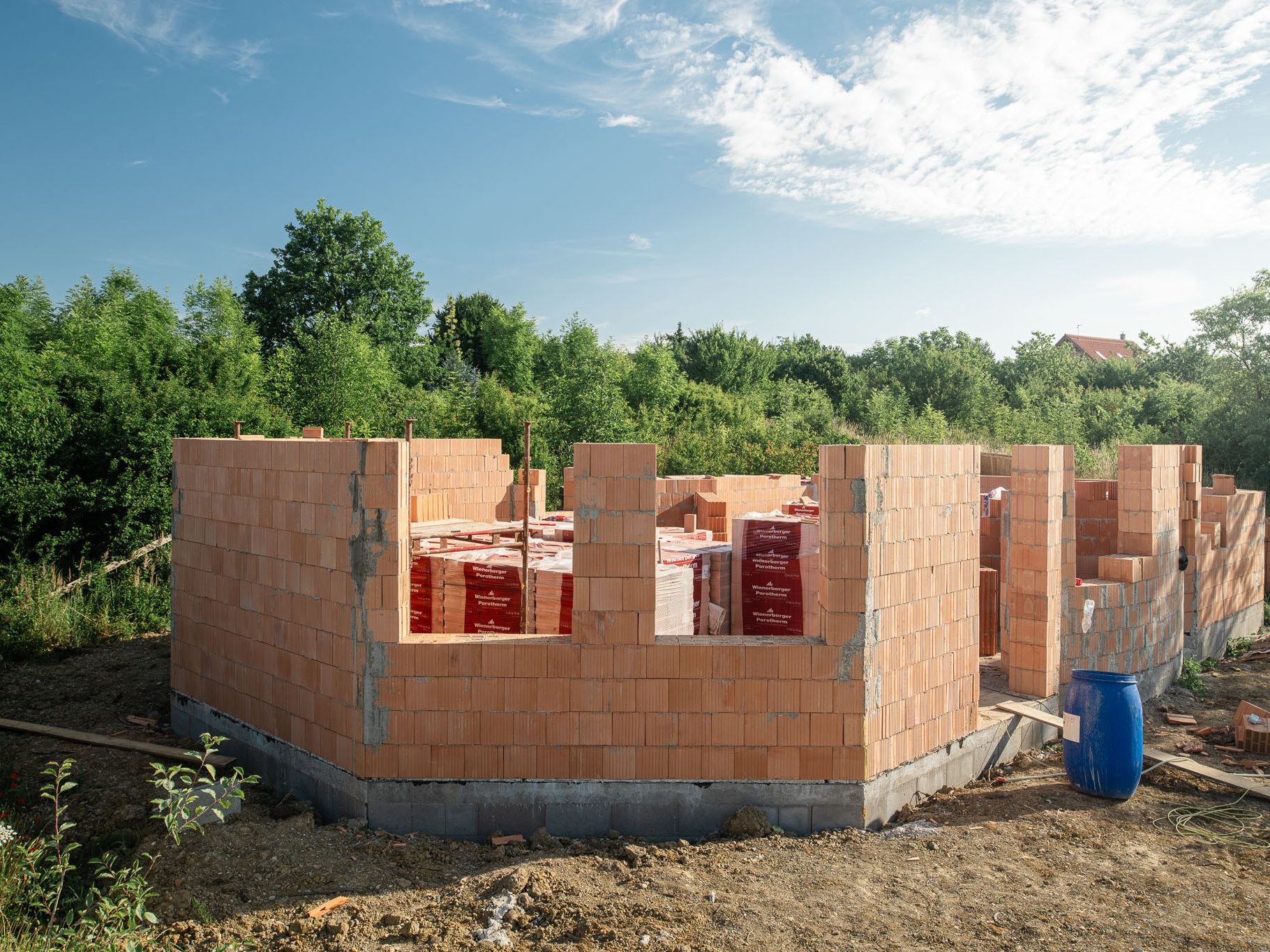 Reference rodinný dům hrubá stavba Praha 2023 | Wienerberger
